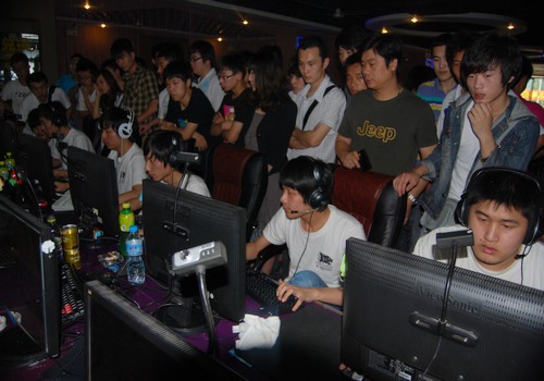 怀疑没有找到战队？前 Top Esports 顶尖选手 Wayward 的粉丝团表示：“没有船可以载我。”