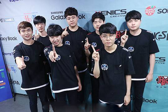 RNG赛后群访 Angel：玩卡牌是战术机密 Wei：现在打的比较有纪律